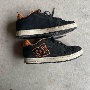 Beat up dc shoes